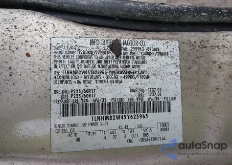 2005 Lincoln Town Car Signature Limited из США, поврежденный, VIN 1LNHM82W45Y625965